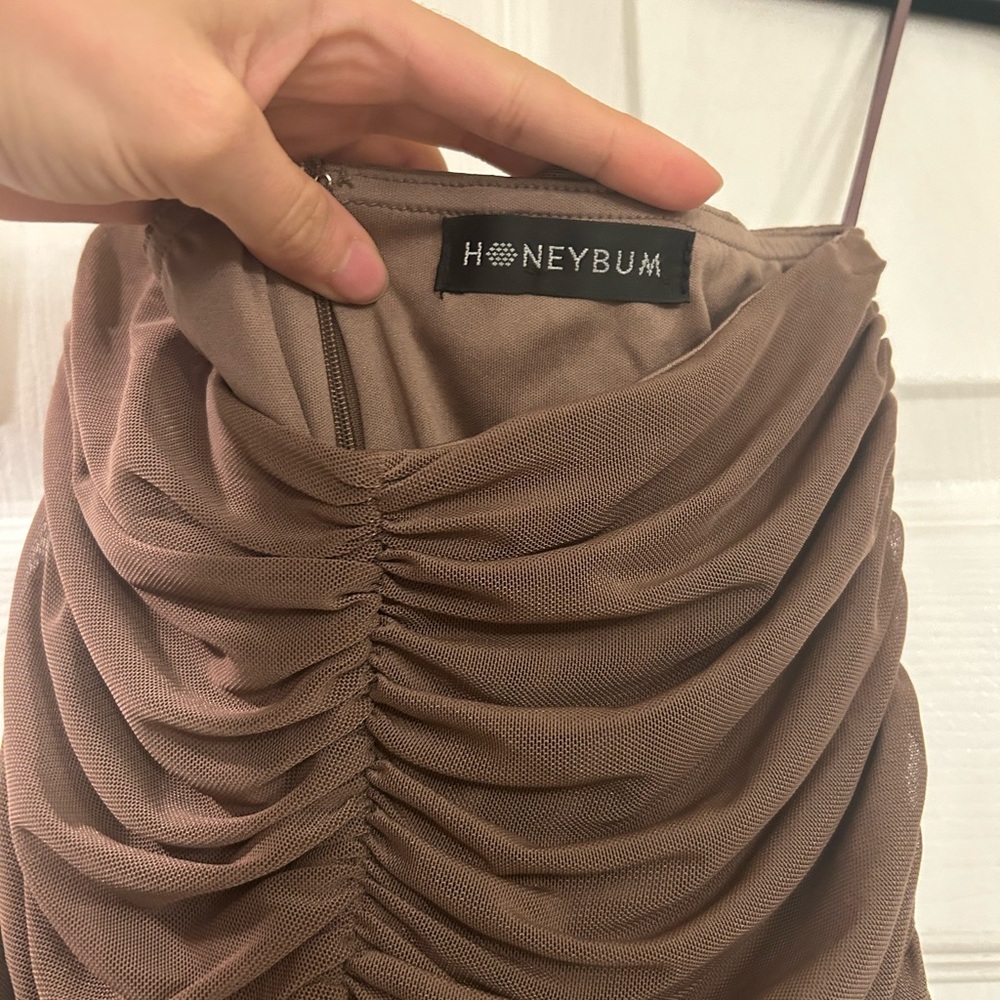 Honeybum Ruched Shorts - Picture 5 of 5